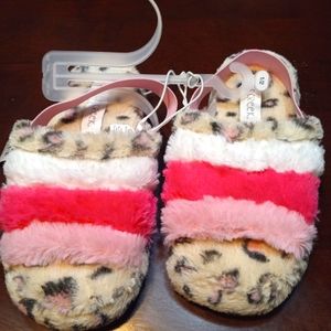 BRAND NEW GIRLS COMFY FALLS CREEK SLIDES SIZE 1/2